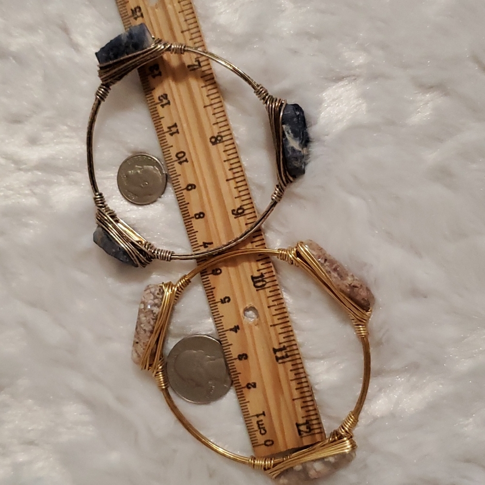 Wire wrapped pair of gold bronze tone artisan beaded gemstone bangle bracelets - Picture 3 of 7